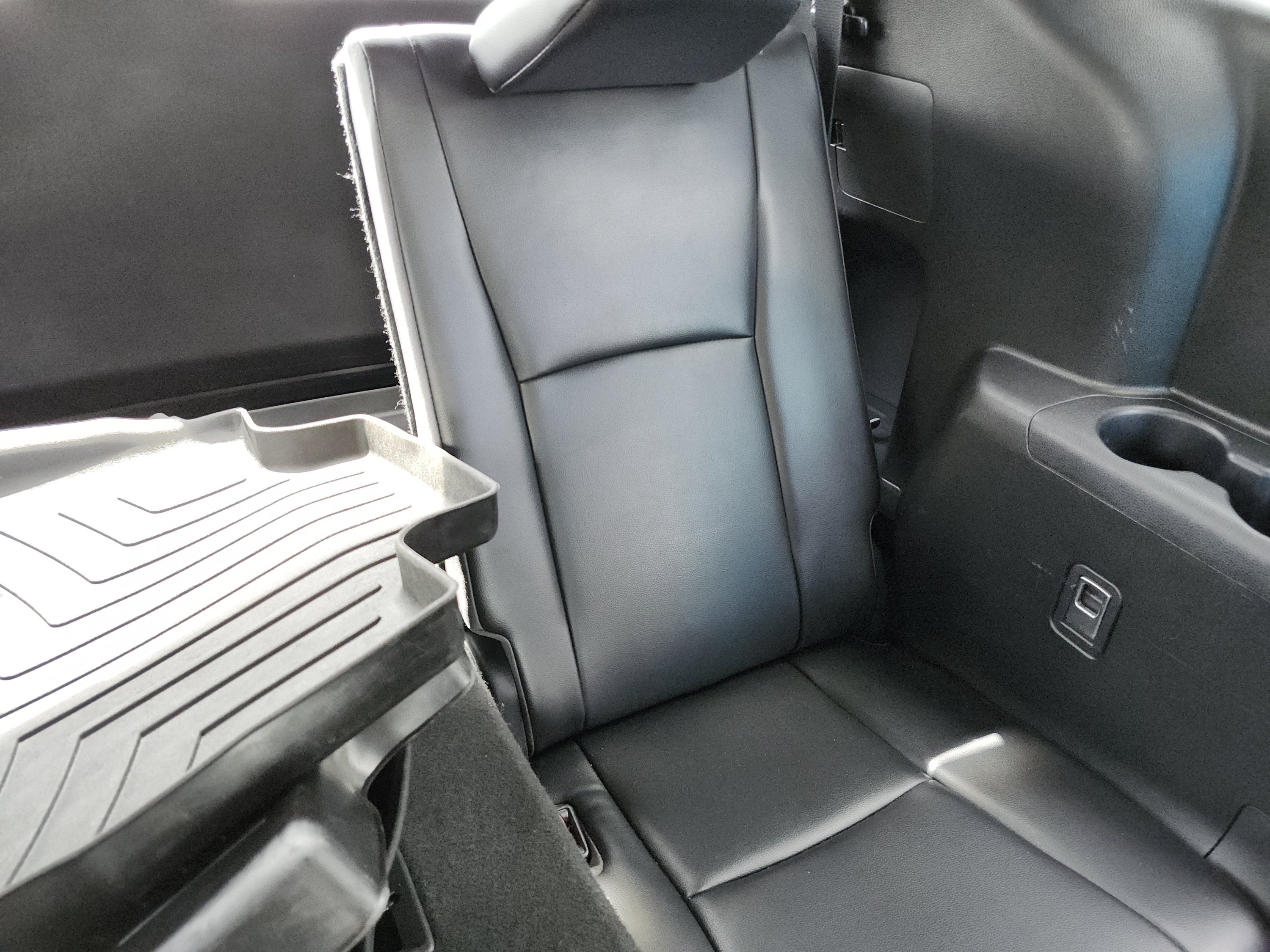 Used 2021 Toyota Highlander XLE FWD image 19