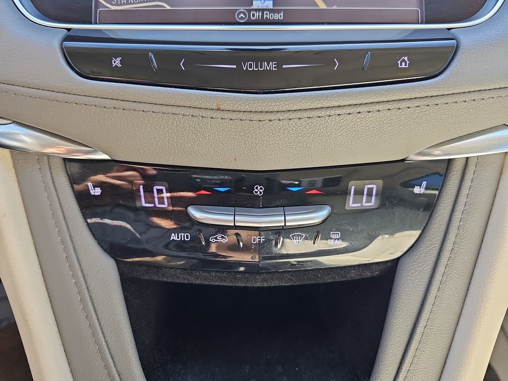 Used 2017 Cadillac XT5 Luxury w/ Driver Awareness Package image 28