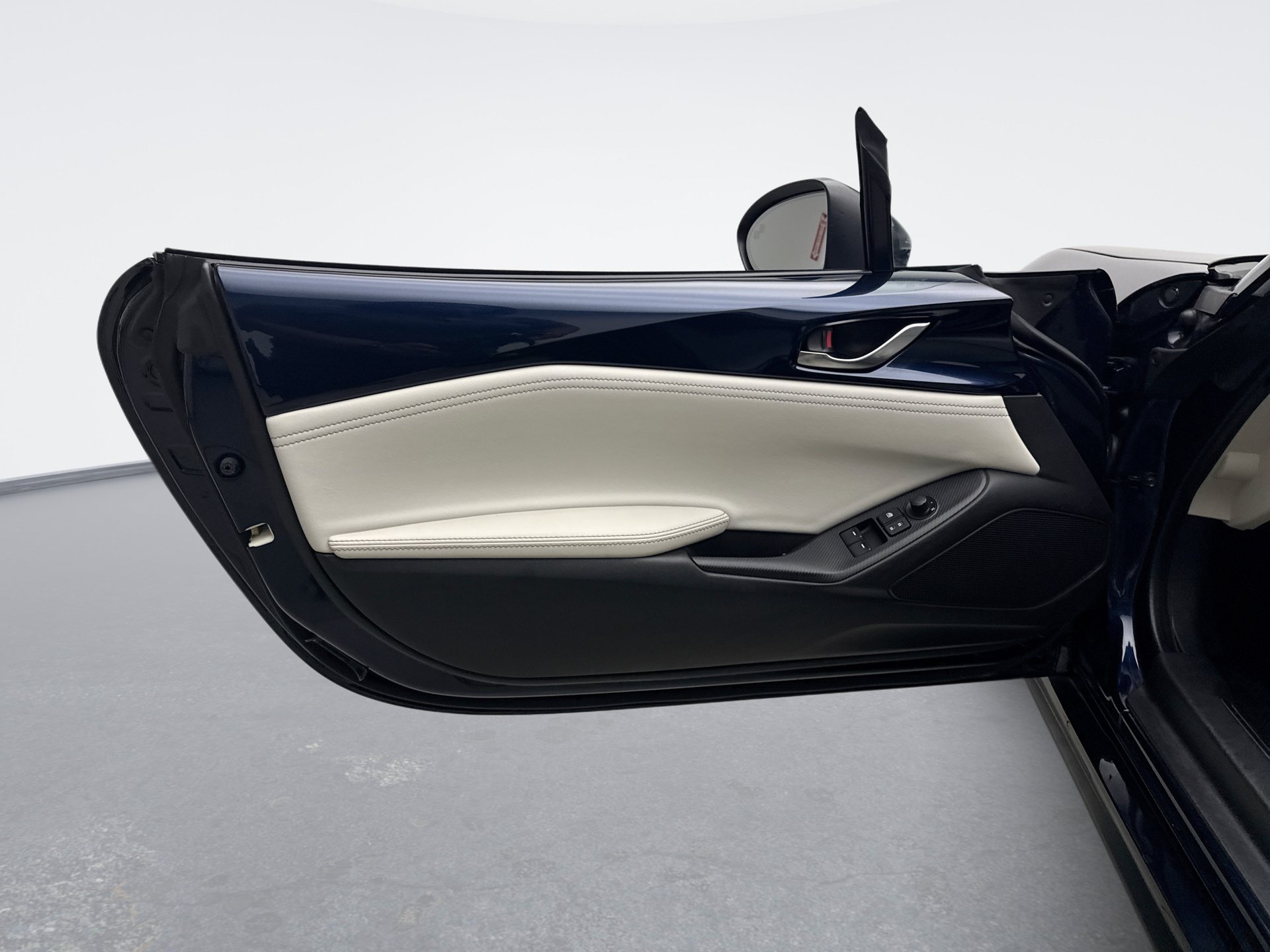 Used 2021 MAZDA MX-5 Miata RF Grand Touring RWD image 9