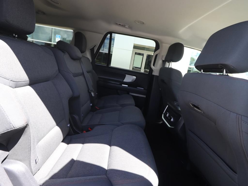 Used 2025 Ford Expedition Active RWD image 25