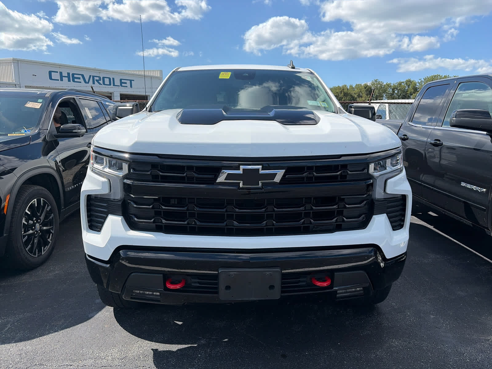 Used 2024 Chevrolet Silverado 1500 LT Trail Boss w/ Convenience Package II AWD/4WD image 2