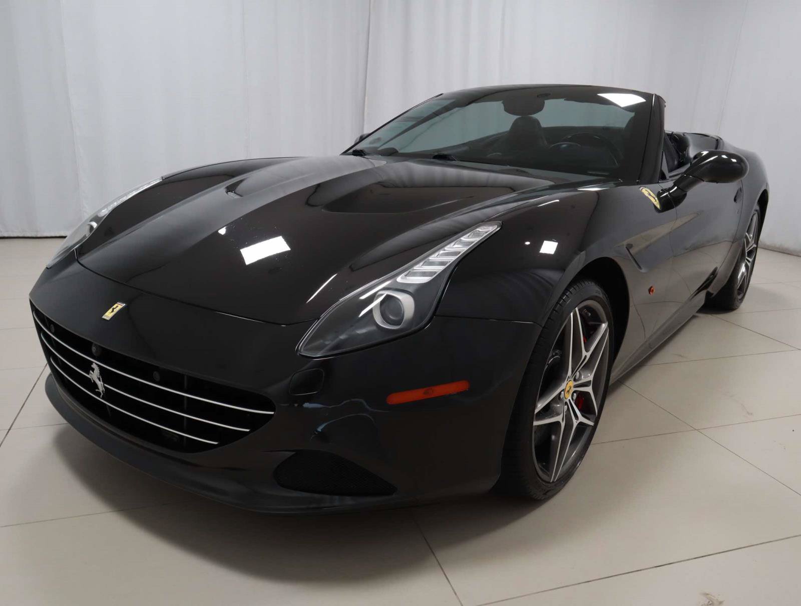 Used 2016 Ferrari California T RWD image 42
