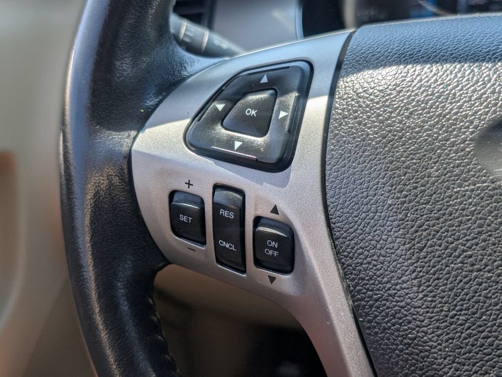 Used 2015 Ford Taurus SEL w/ Equipment Group 201A FWD image 25