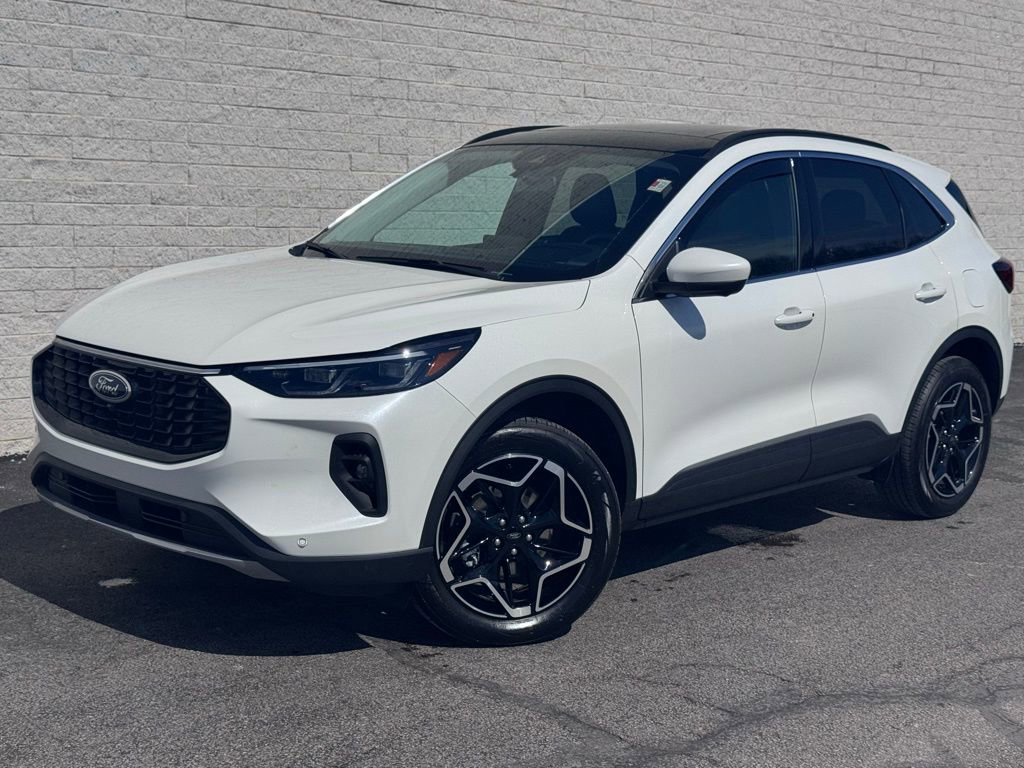 Used 2026 Ford Escape Platinum w/ Premium Technology Package image 2