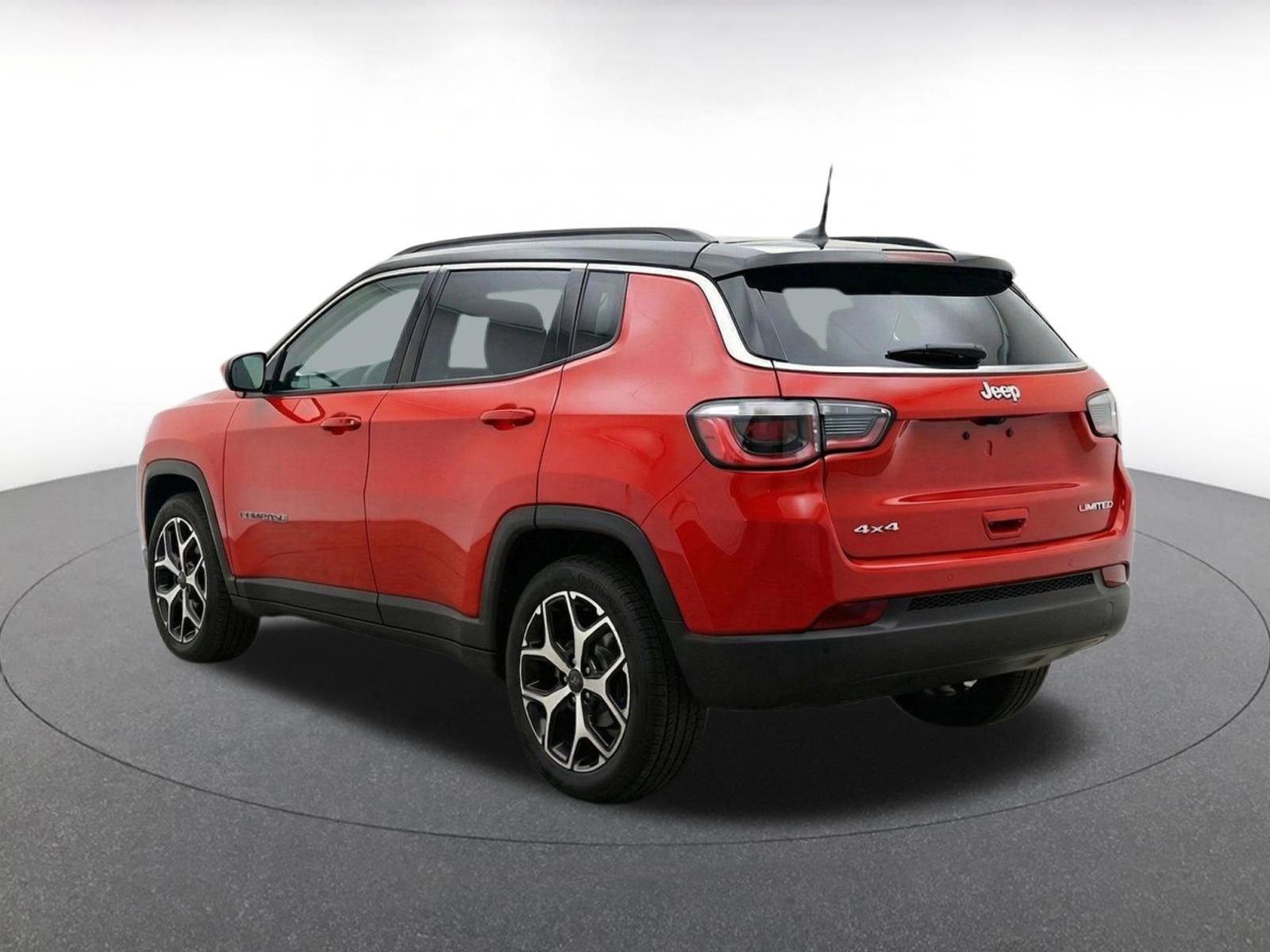 Used 2025 Jeep Compass Limited AWD/4WD image 5