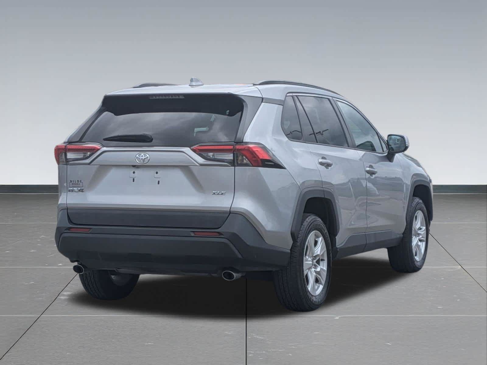 Used 2021 Toyota RAV4 XLE FWD image 6