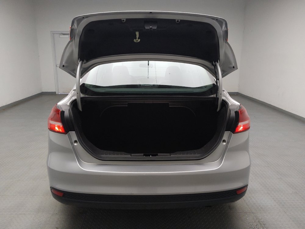 Used 2016 Ford Focus SE w/ SE Cold Weather Package FWD image 29