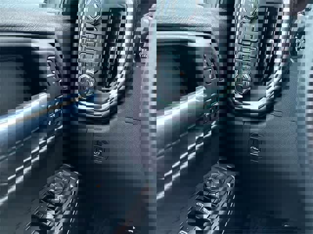 Used 2021 GMC Sierra 1500 SLT image 39