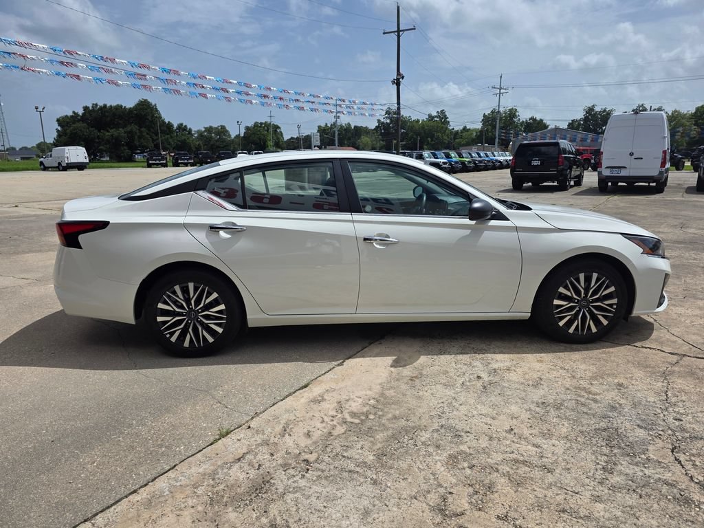 Used 2025 Nissan Altima 2.5 SV FWD image 10