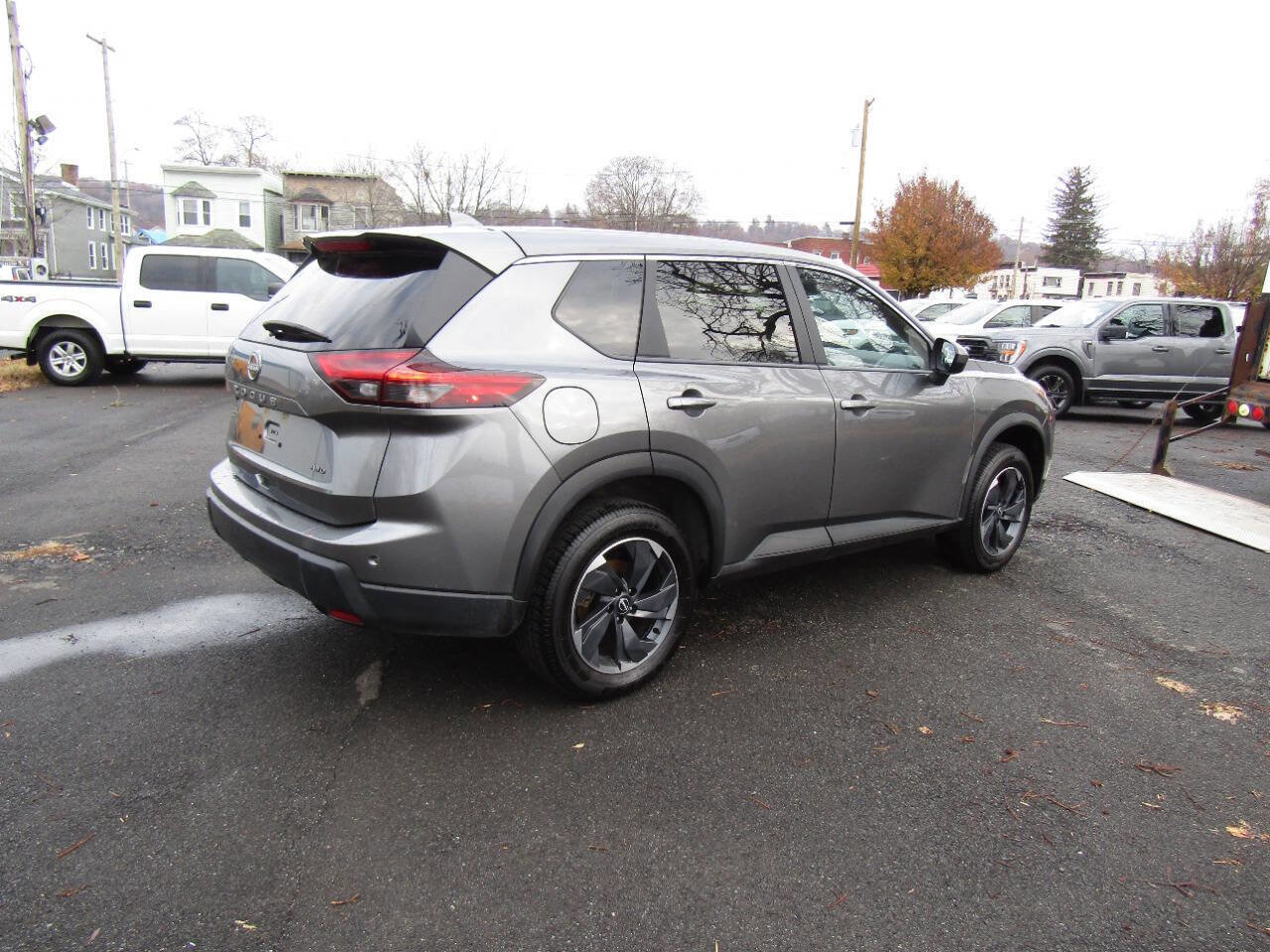 Used 2025 Nissan Rogue SV image 43