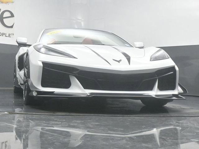 Used 2023 Chevrolet Corvette Stingray Convertible w/ Chrome Exterior Badge Package RWD image 3