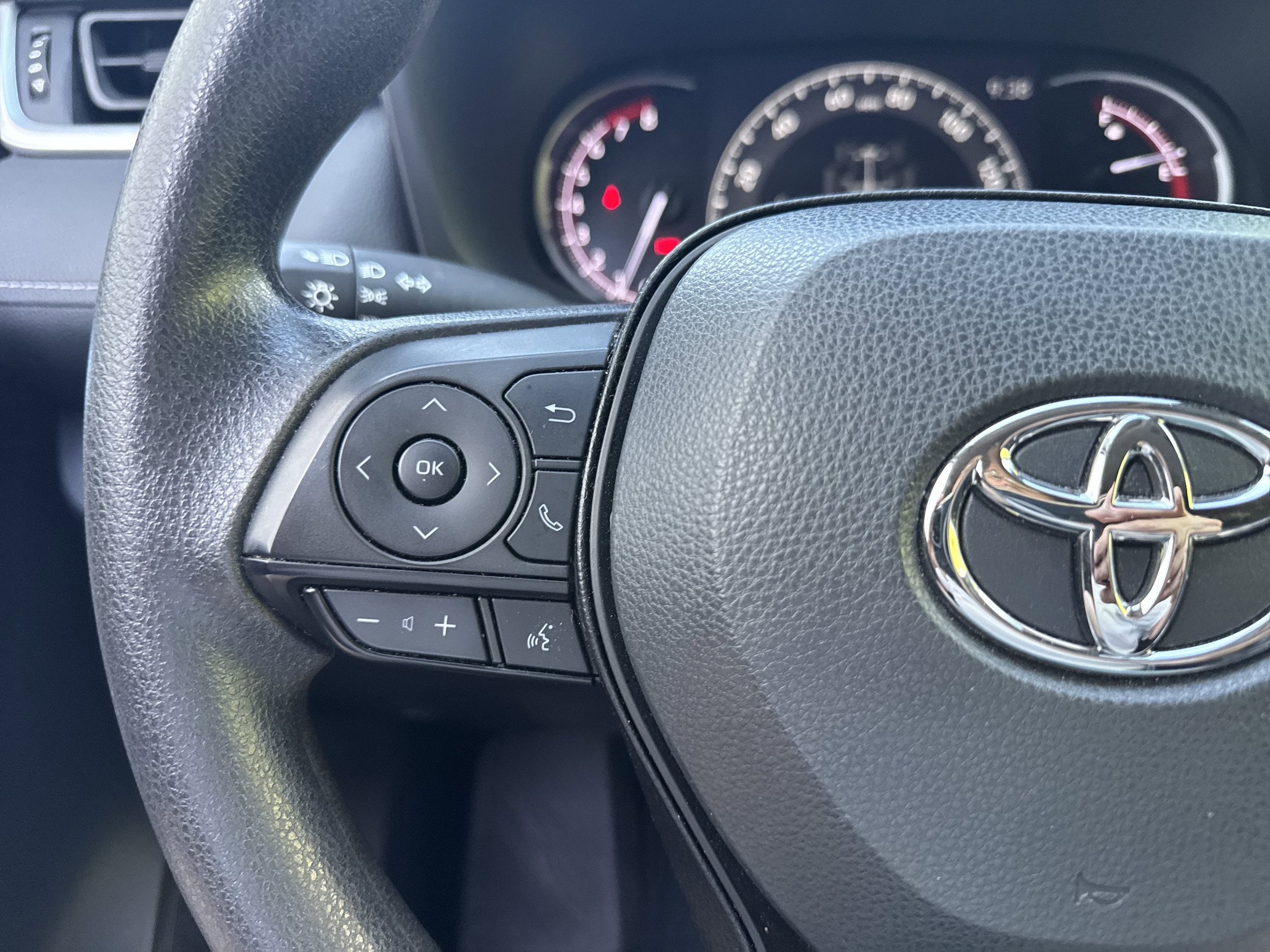 Used 2024 Toyota RAV4 LE AWD/4WD image 19