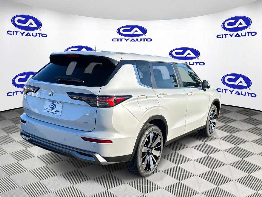 New 2026 Mitsubishi Outlander SE FWD image 3