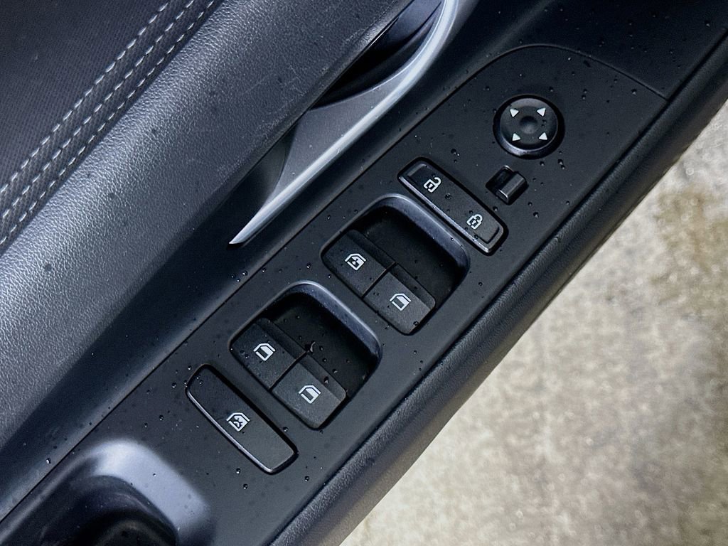 Used 2025 Hyundai Elantra SEL FWD image 19