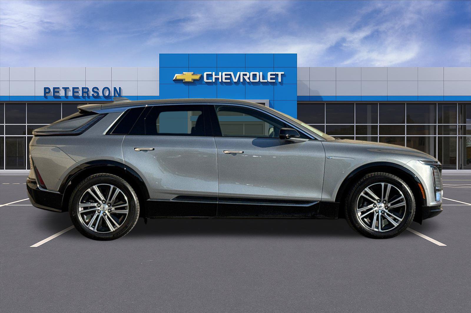 Used 2024 Cadillac Lyriq Luxury AWD/4WD image 3
