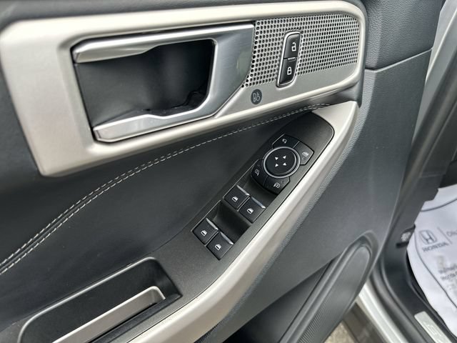 Used 2023 Ford Explorer Limited AWD/4WD image 17