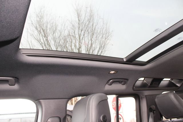 Used 2022 Land Rover Defender 110 V8 image 21