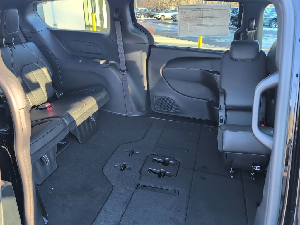 New 2026 Chrysler Pacifica Select image 14