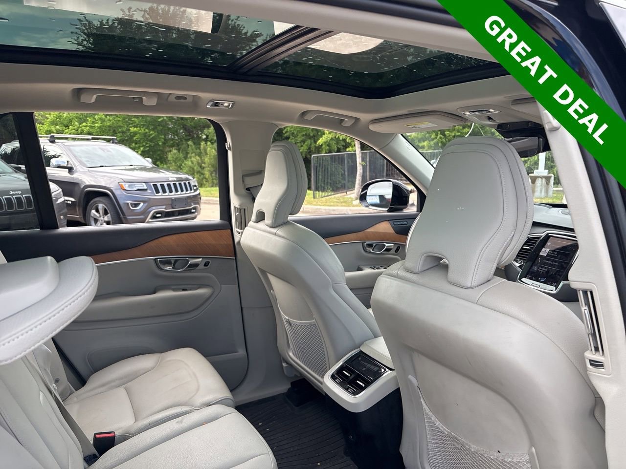 Used 2022 Volvo XC90 T6 Momentum w/ Advanced Package image 11