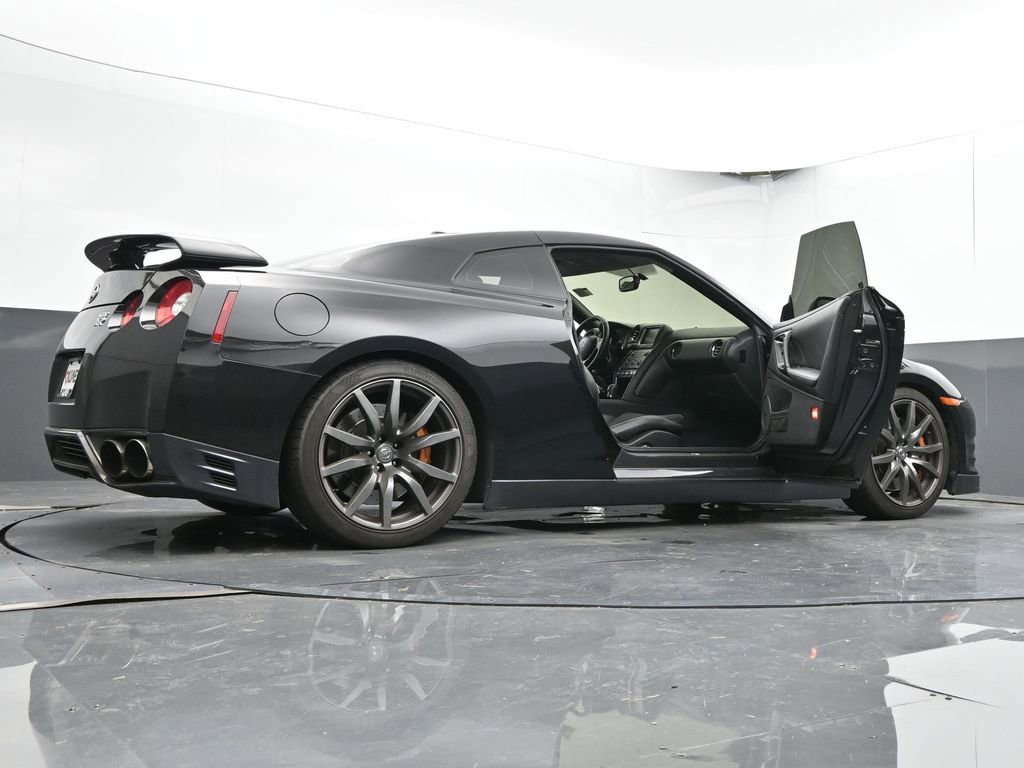 Used 2014 Nissan GT-R Premium image 69