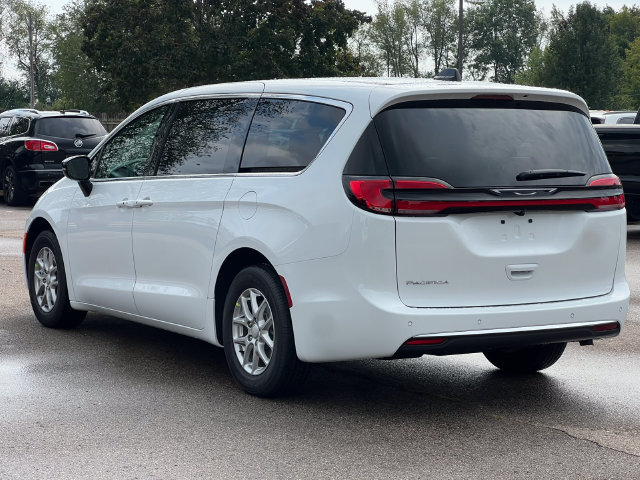 New 2027 Chrysler Pacifica Select FWD image 8