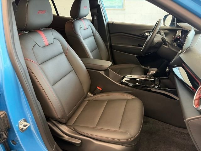 Used 2025 Chevrolet Trax RS w/ Driver Confidence Package image 42