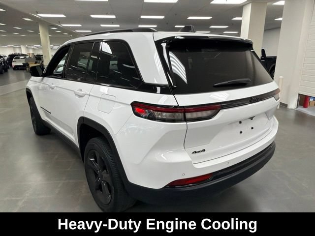 Used 2023 Jeep Grand Cherokee Altitude AWD/4WD image 5