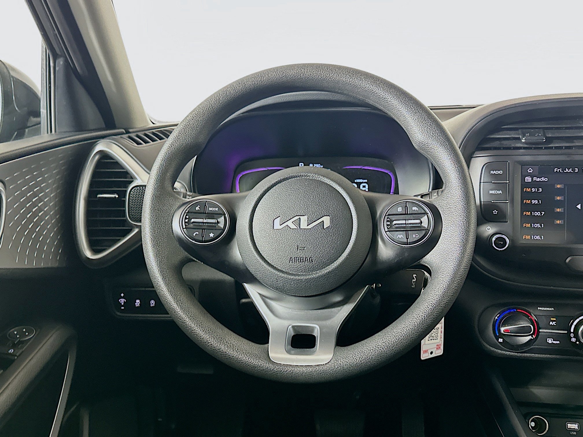 Used 2025 Kia Soul LX w/ LX Technology Package FWD image 18