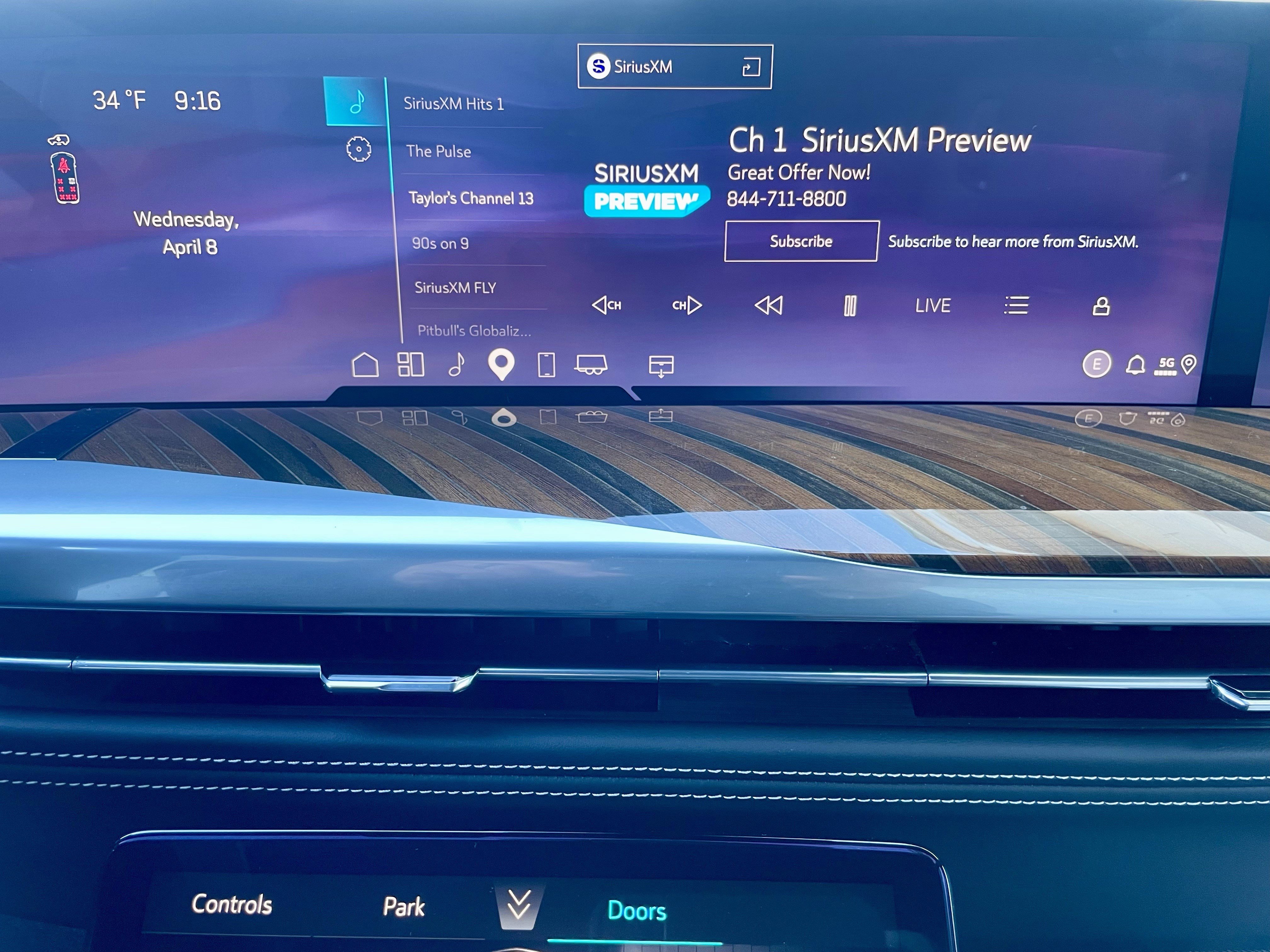 Used 2025 Cadillac Escalade Sport Platinum w/ LPO, ONYX Package image 29