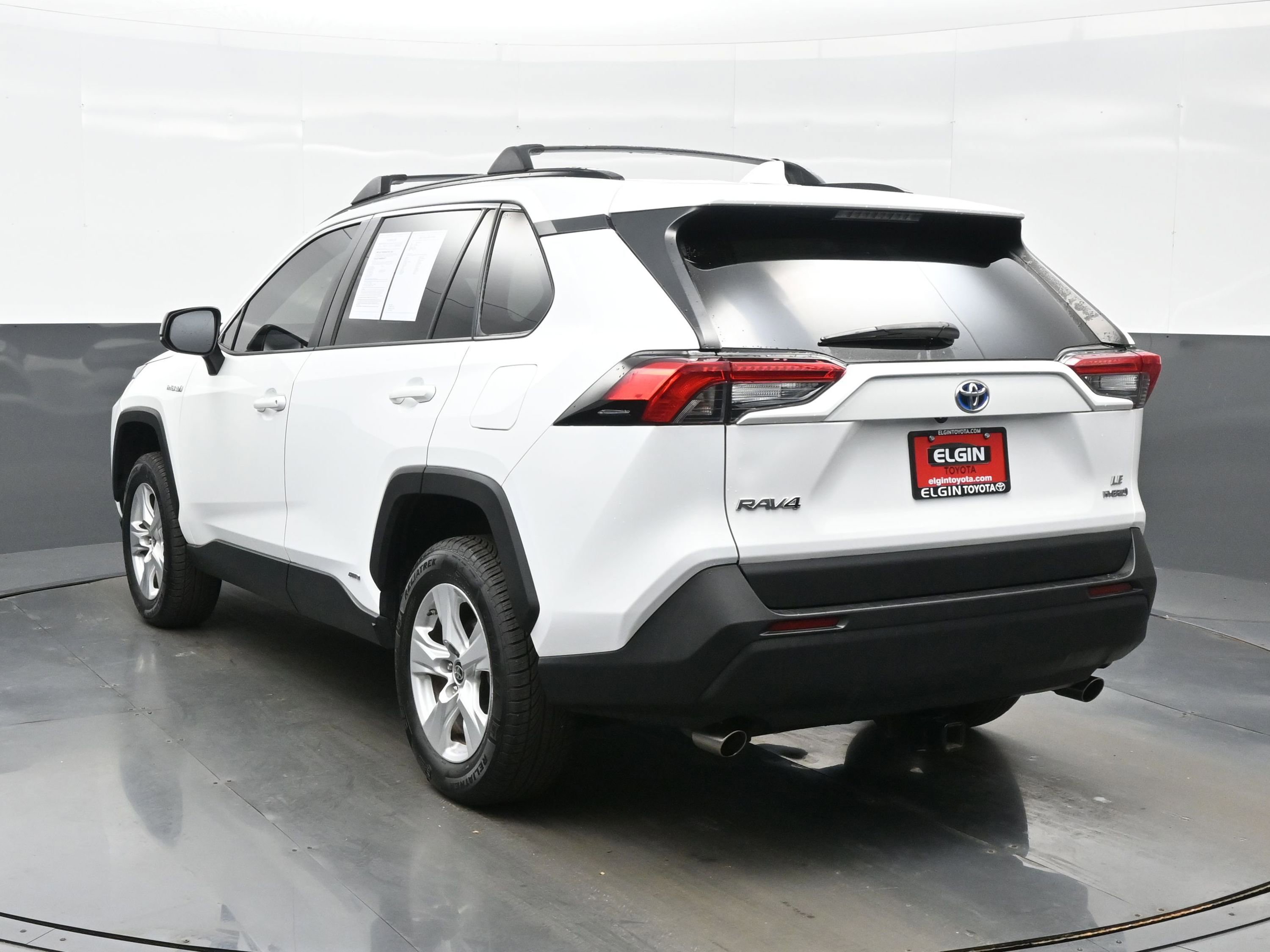 Used 2021 Toyota RAV4 LE AWD/4WD image 4