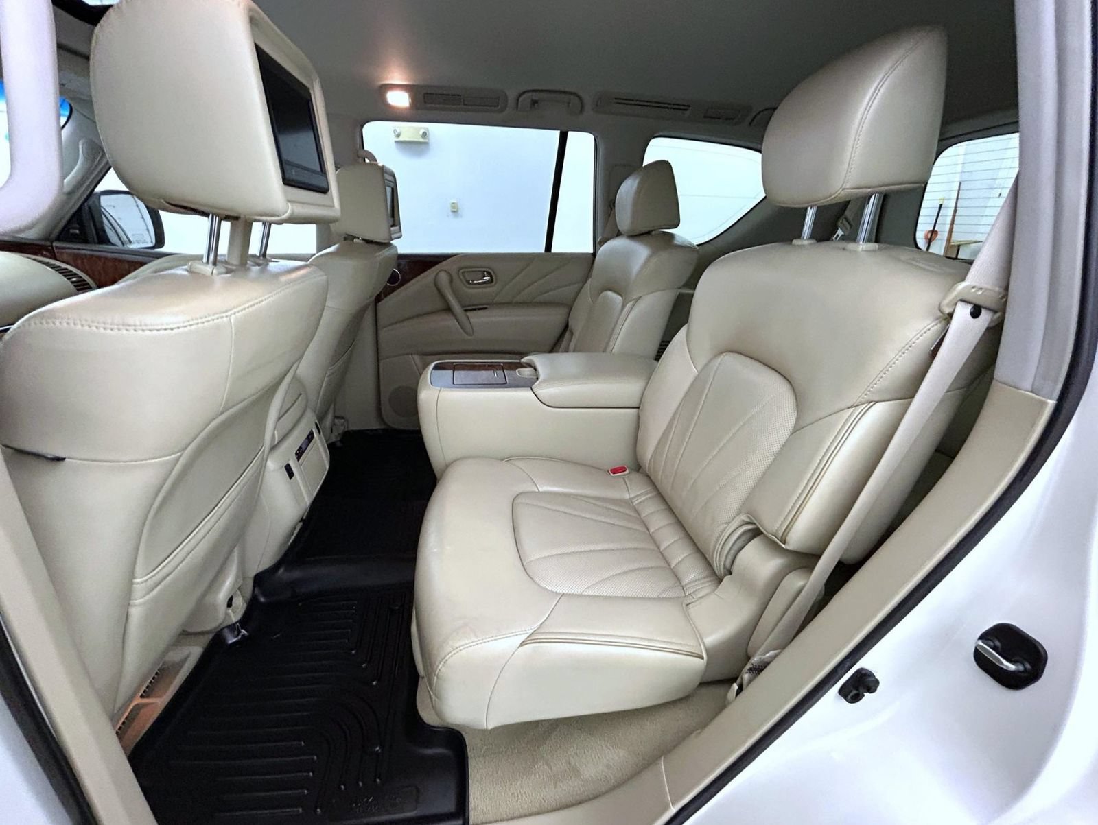 Used 2016 INFINITI QX80 4WD w/ Deluxe Technology Package image 21