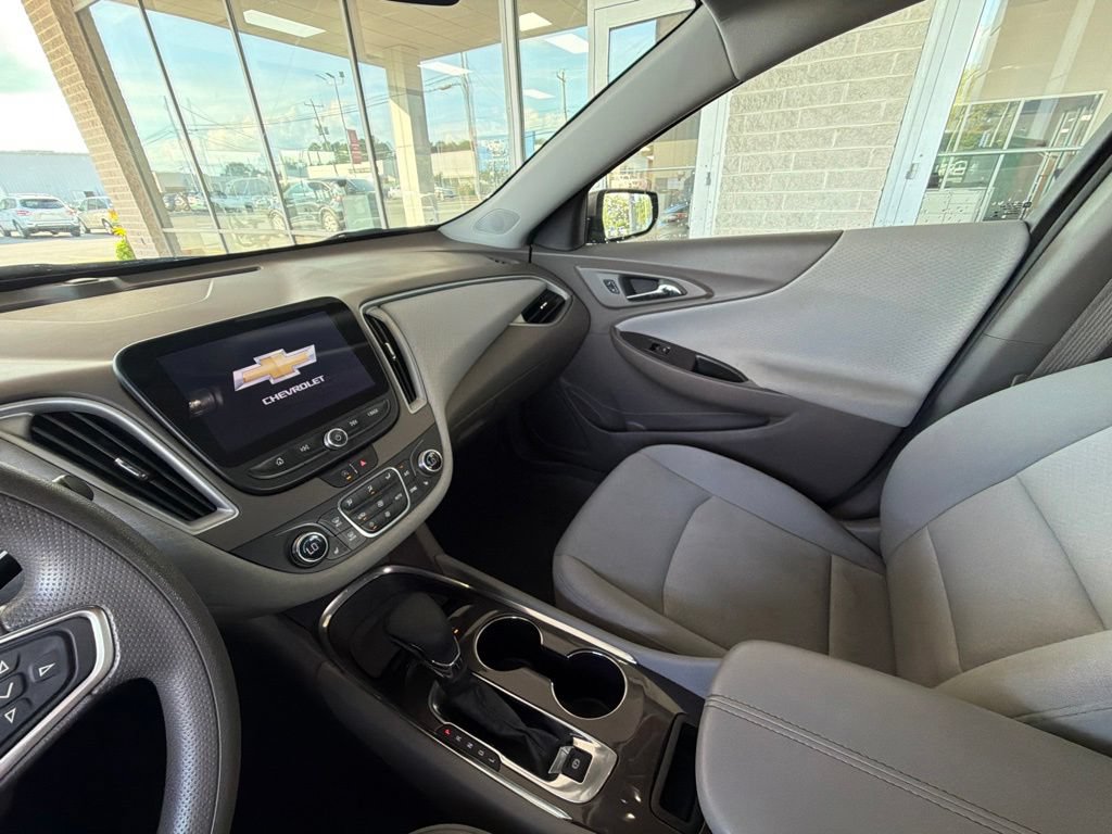 Used 2025 Chevrolet Malibu LT FWD image 23