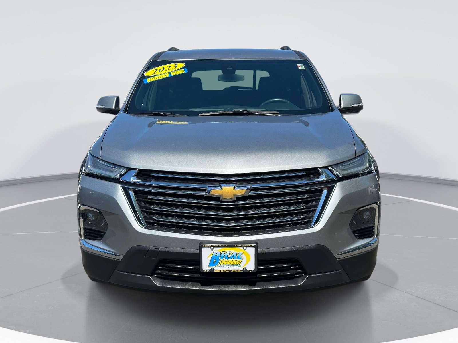 Used 2023 Chevrolet Traverse LT AWD/4WD image 2