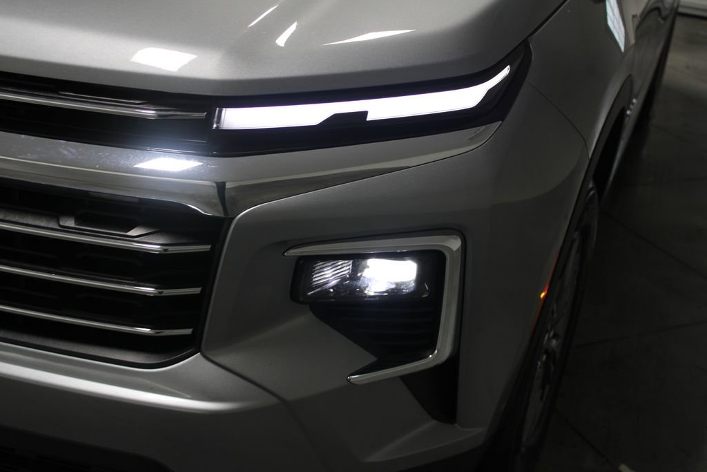 Used 2024 Chevrolet Traverse LT image 55