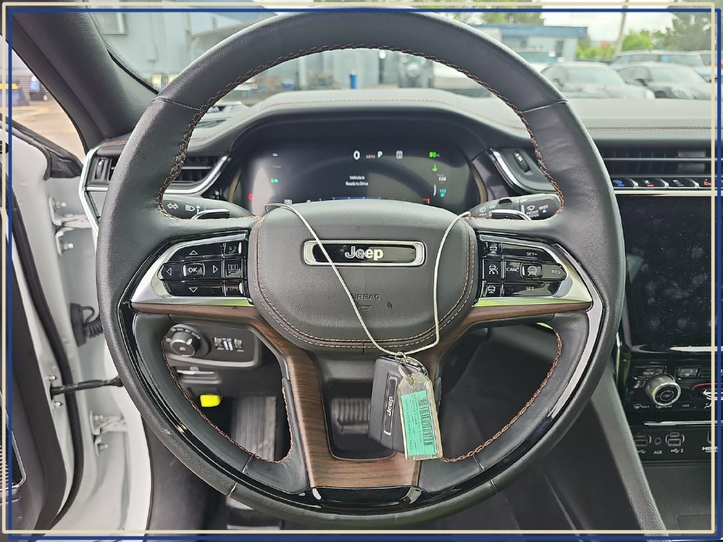 Used 2023 Jeep Grand Cherokee Summit w/ Advanced Protech Group IV AWD/4WD image 3
