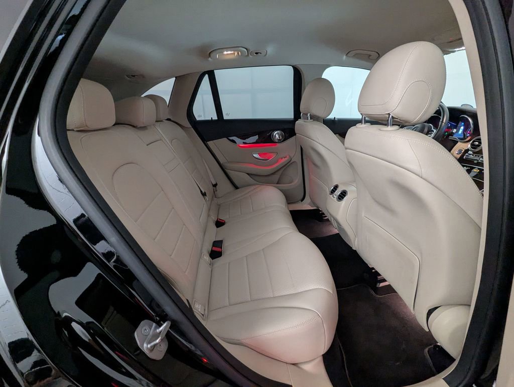 Used 2020 Mercedes-Benz GLC 300 image 32