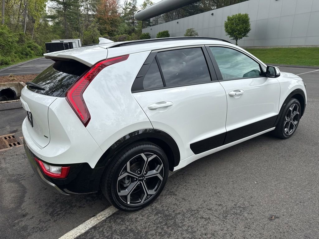 Used 2025 Kia Niro EX Touring FWD image 4