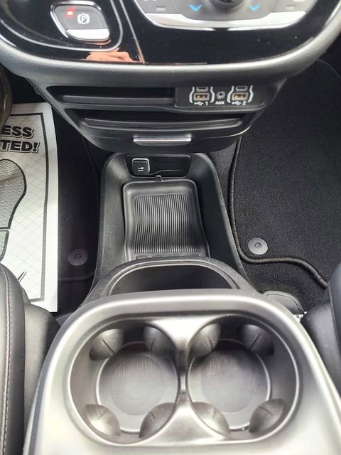 Used 2025 Chrysler Pacifica Select image 29
