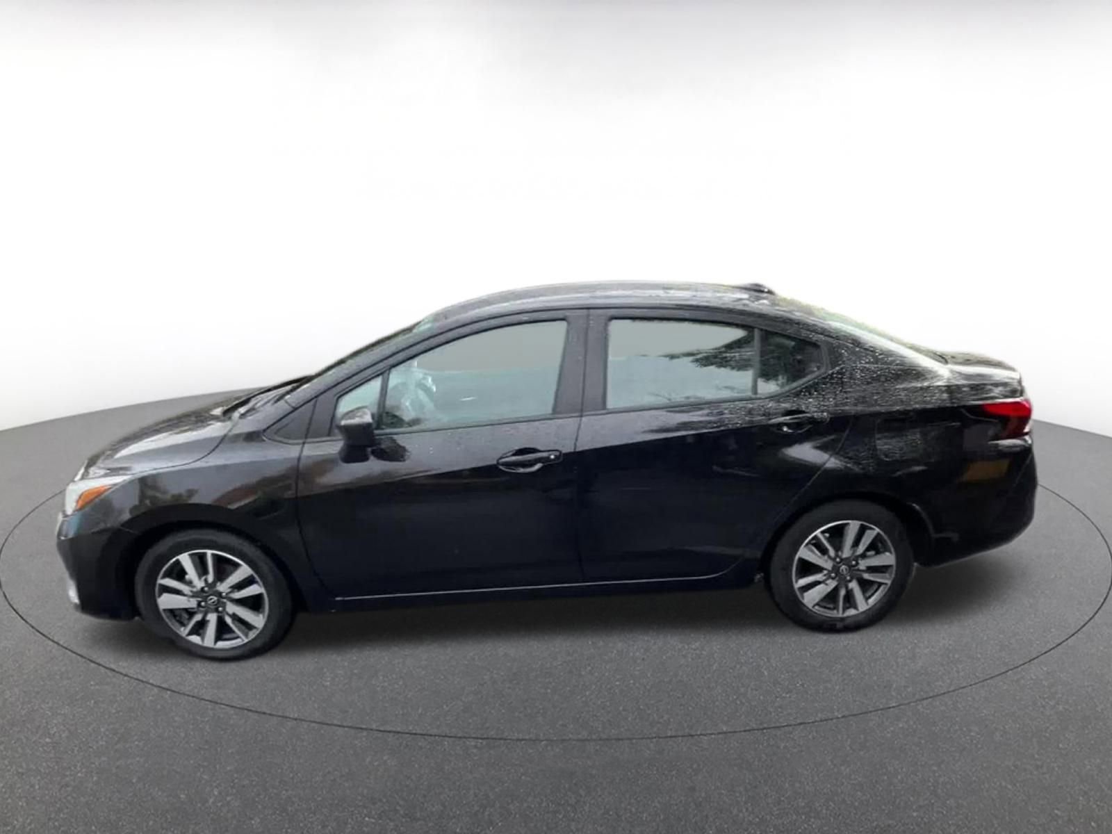 Used 2025 Nissan Versa SV image 9