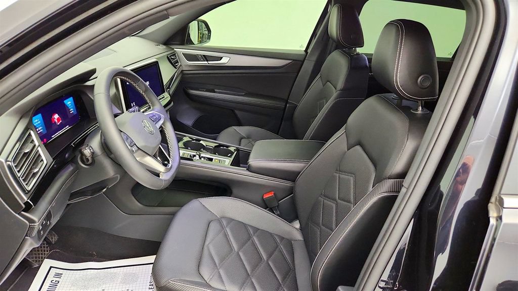 Used 2024 Volkswagen Atlas Cross Sport SE w/ Panoramic Sunroof Package FWD image 13