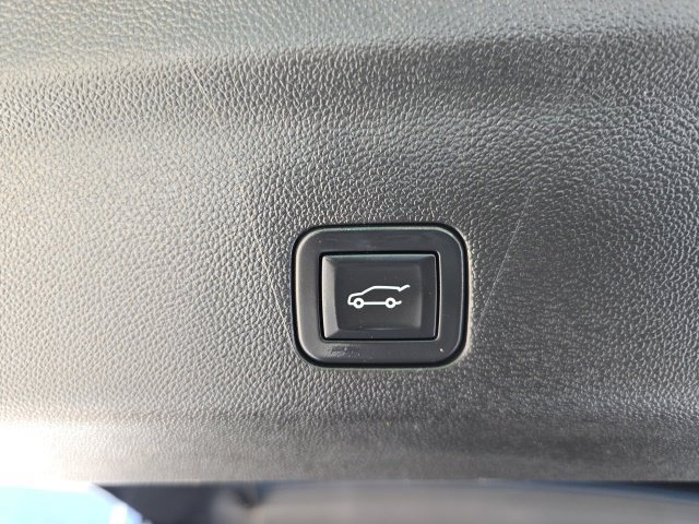 Used 2025 GMC Yukon XL Denali AWD/4WD image 18