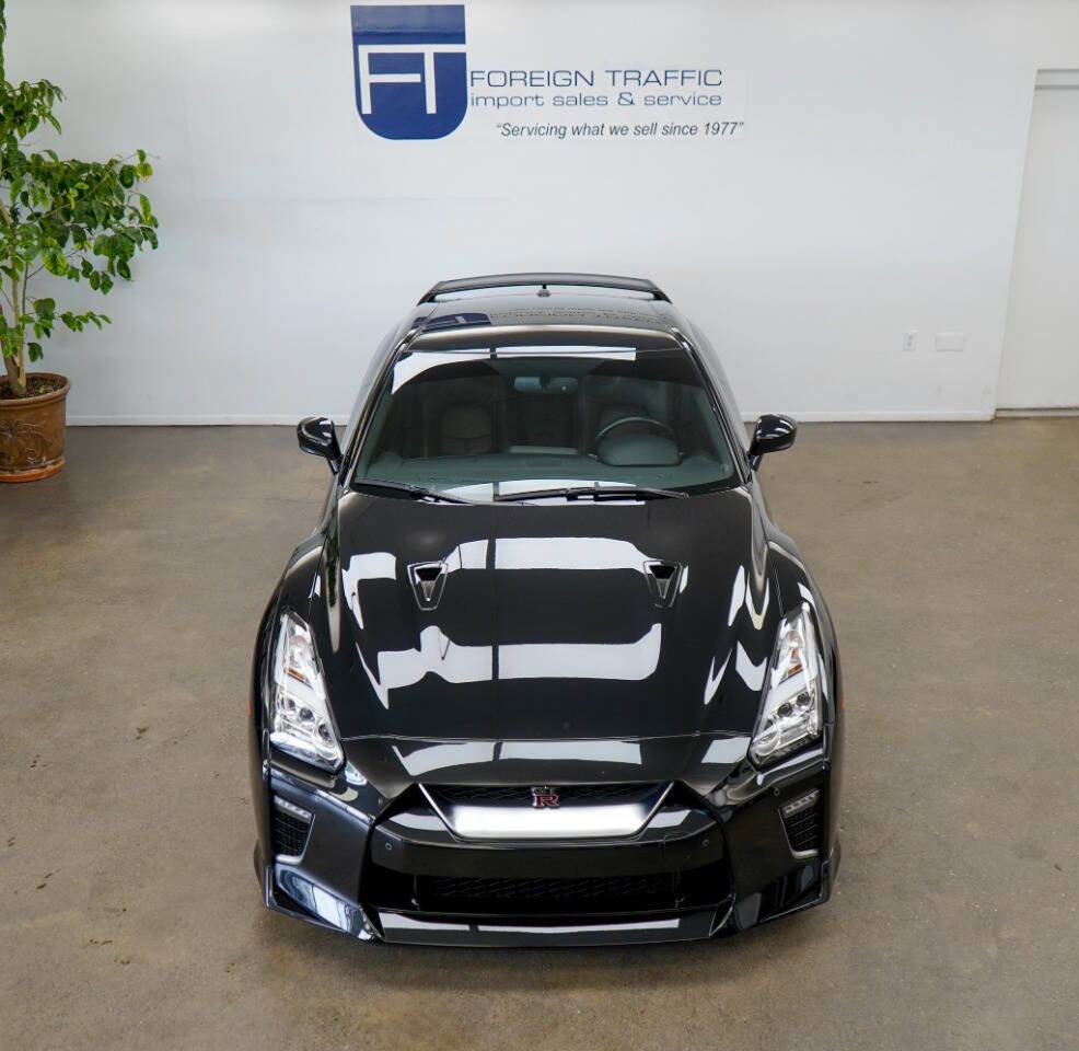 Used 2021 Nissan GT-R Premium image 27