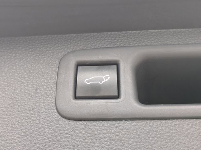 Used 2022 Toyota Highlander XLE image 18