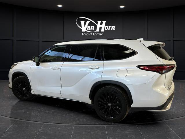 Used 2023 Toyota Highlander XSE image 3