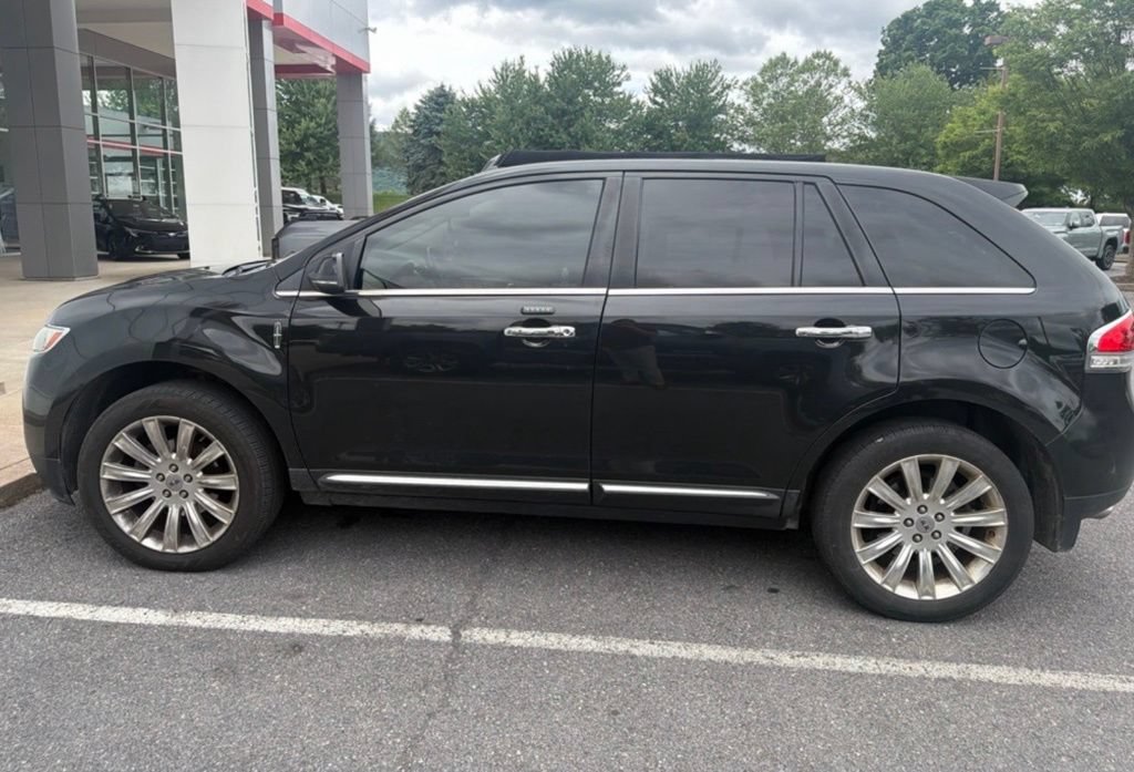 Used 2014 Lincoln MKX AWD w/ Equipment Group 102A image 4