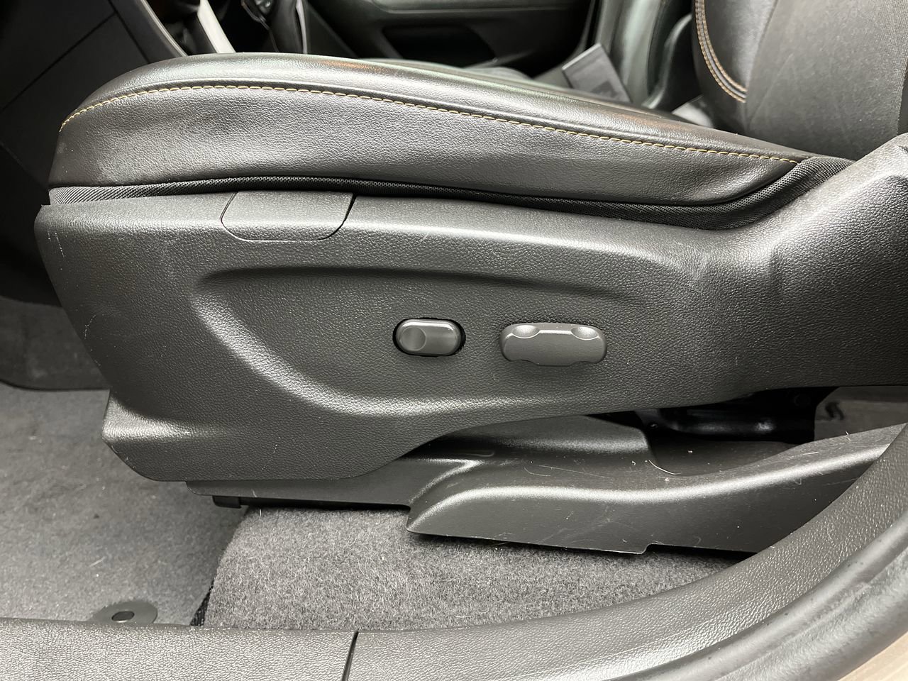 Used 2019 Chevrolet Trax LT w/ Sun & Sound Package AWD/4WD image 11