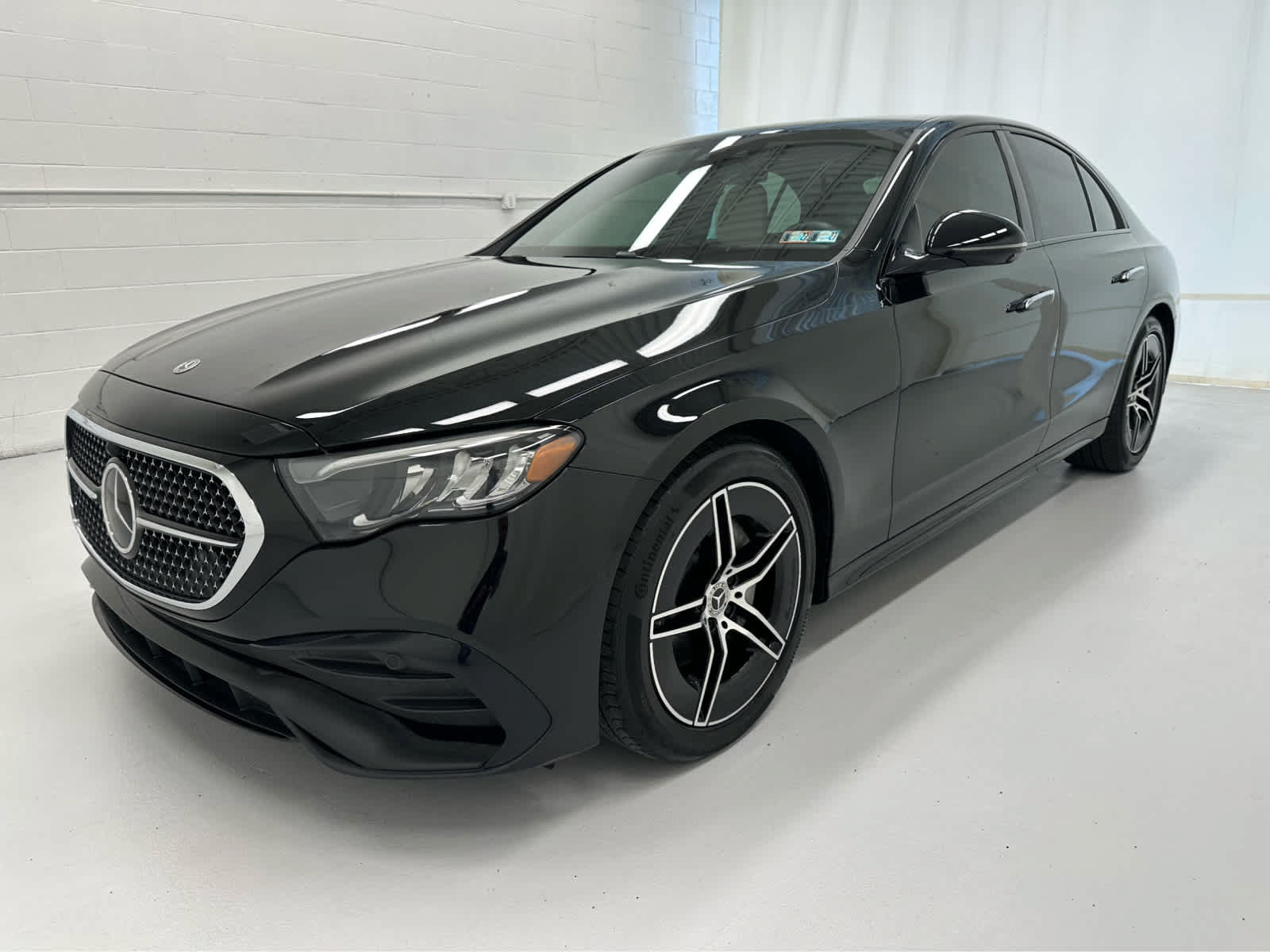 Used 2025 Mercedes-Benz E 350 4MATIC Sedan image 3