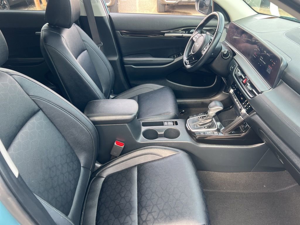 Certified 2024 Kia Seltos SX w/ SX Sunroof Package AWD/4WD image 22