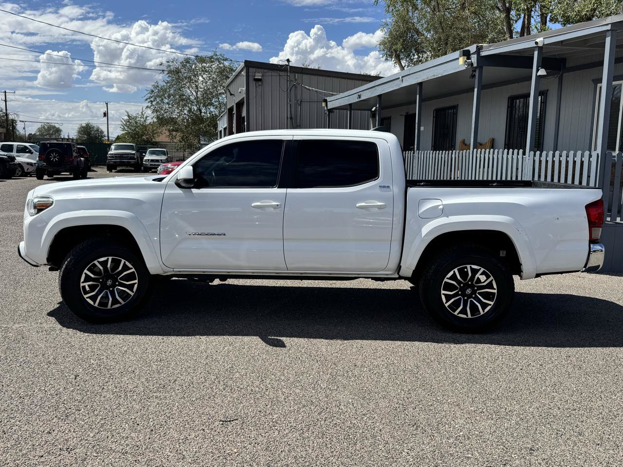 Used 2019 Toyota Tacoma SR5 AWD/4WD image 4