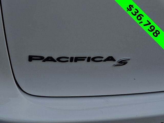 Used 2025 Chrysler Pacifica Premium image 31